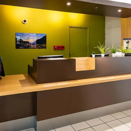 מלון Centre Alpexpo 2*